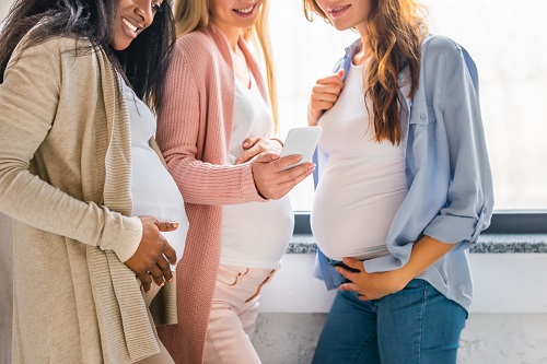 pregnant women holding cell phones