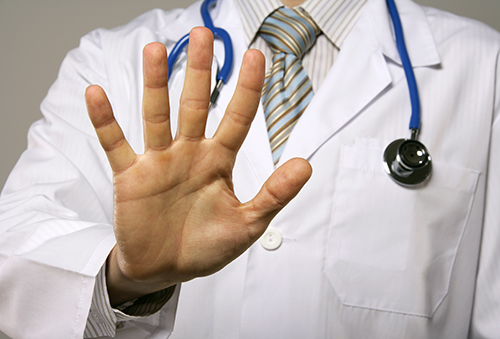 Doctor holding up 5 fingers