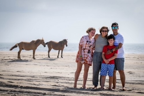 Picture of surgeon Kimberly Resnick, MD with her family