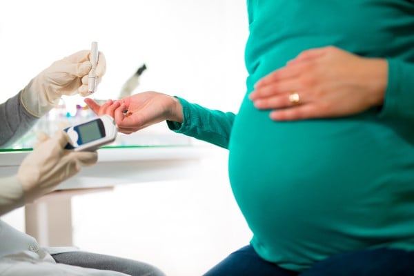 pregnant woman checking blood sugar